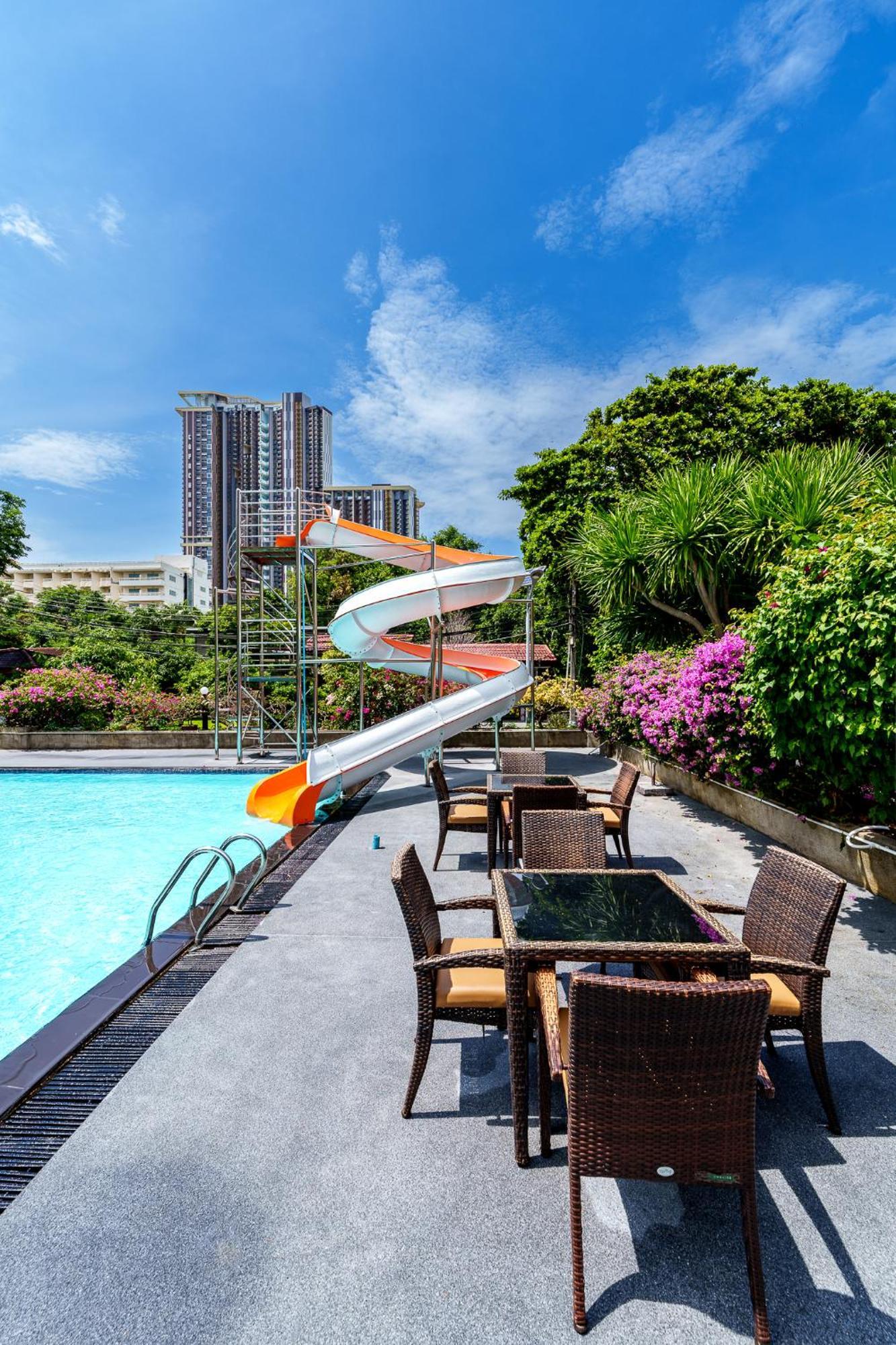 Villa Navin Beach Residence Praia de Jomtien Exterior foto